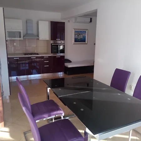 Apartman Nikola Apartment Pucisca